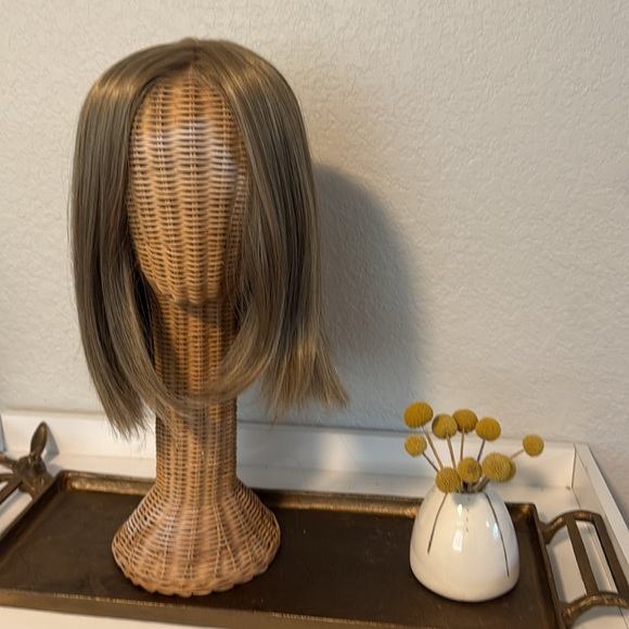 Estetica Sutton Synthetic Lacefront Wig R14/26 Dark Blonde with Golden Highlight - Picture 1 of 14